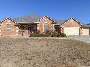 513 SW 45th St, Moore, OK 73160