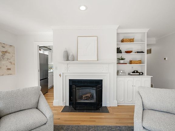 4th image of 1 Pleasant St #3