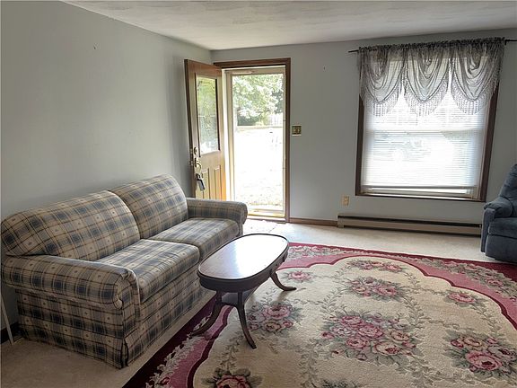 5th image of 110 Fairfax Ct