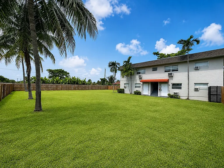 811 NW 6 Ave exterior 1 - fenced yard / building