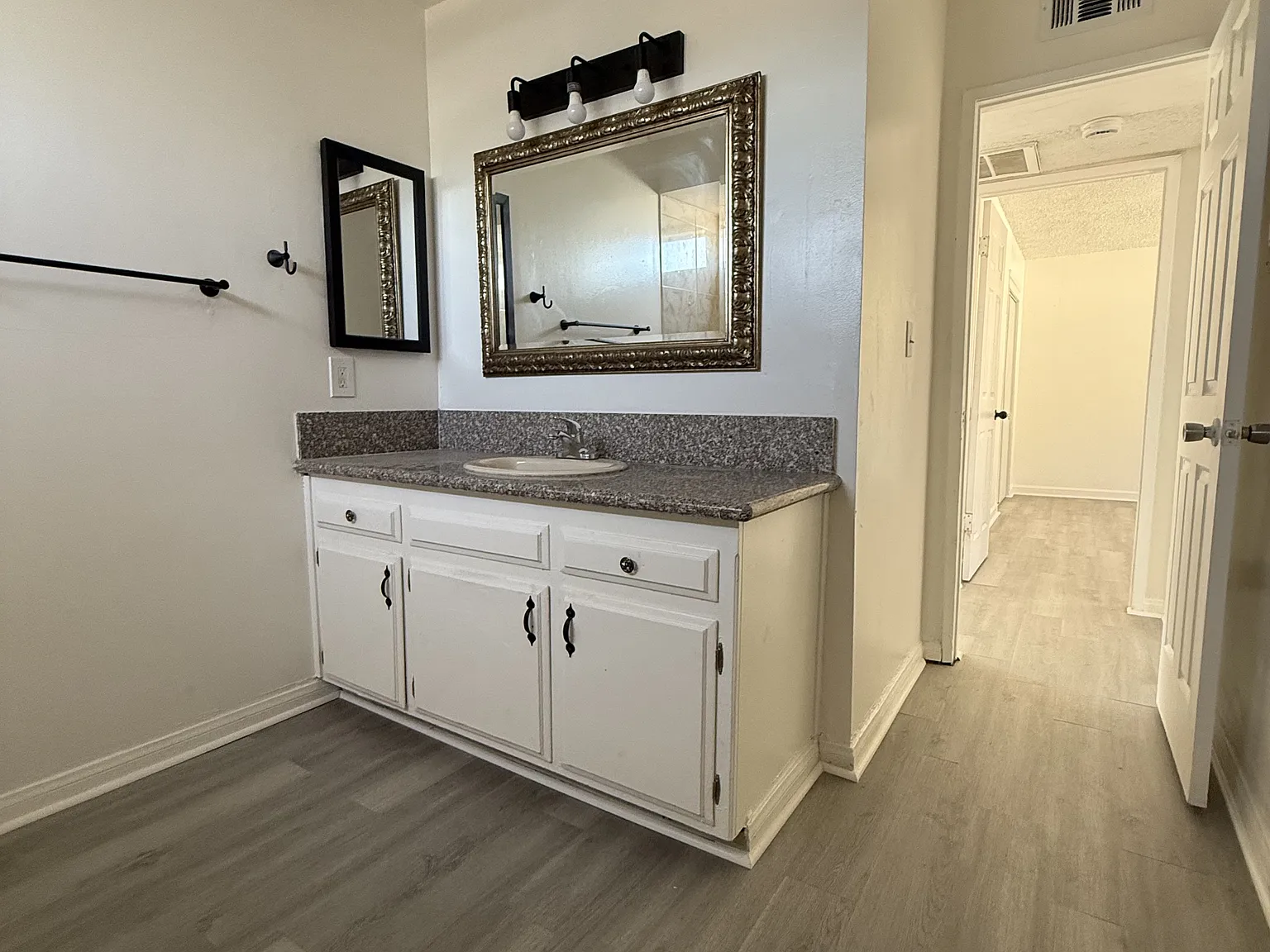 1312 Flower Street - C — Photo 3