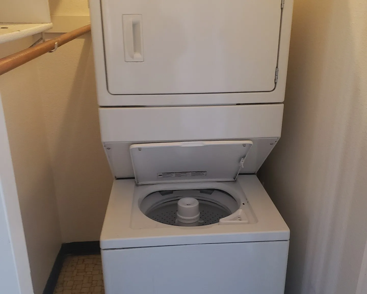1 bed, 1.5 bath, 700 sqft, $1,350 — Photo 4