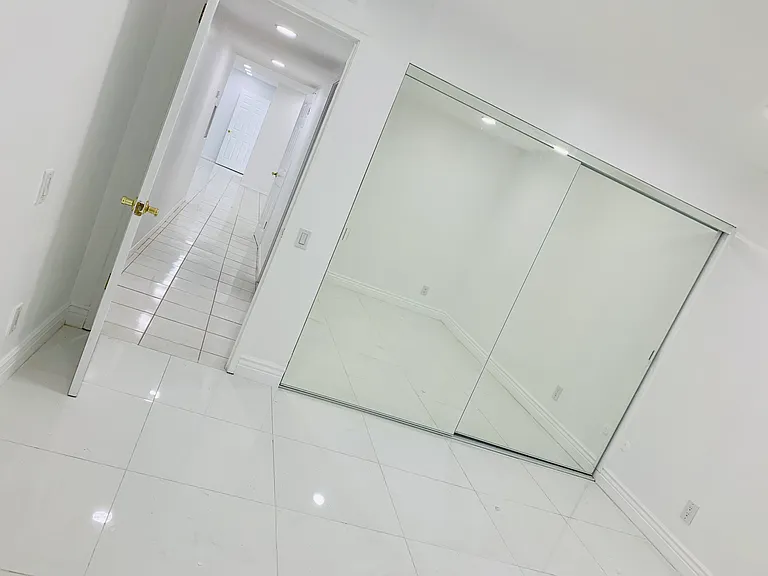 5301 Balboa Blvd #F7 — Photo 9