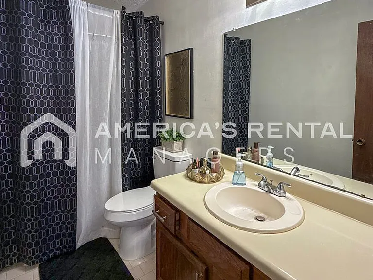 1219 Magnolia Pl — Photo 9