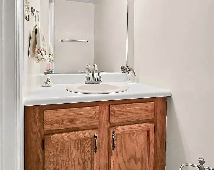 208 Meadowview Dr — Photo 9