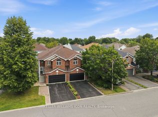 125 Castle Glen Cres, Ottawa, ON K2L4G9