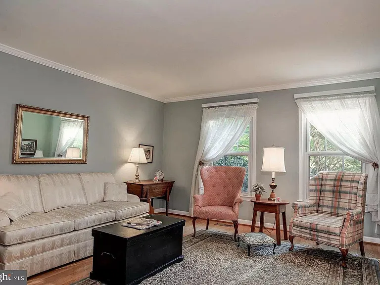 3124 Barnard Ct — Photo 4