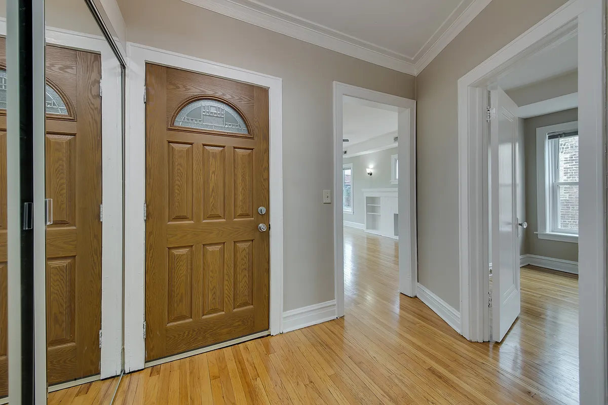 Building Photo - 2615 W Gunnison St #1