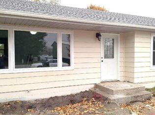922 N 3rd St, Saint Peter, MN 56082