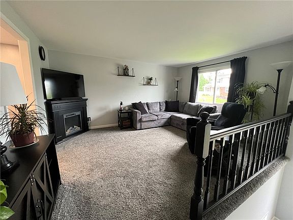 4th image of 110 David Dr