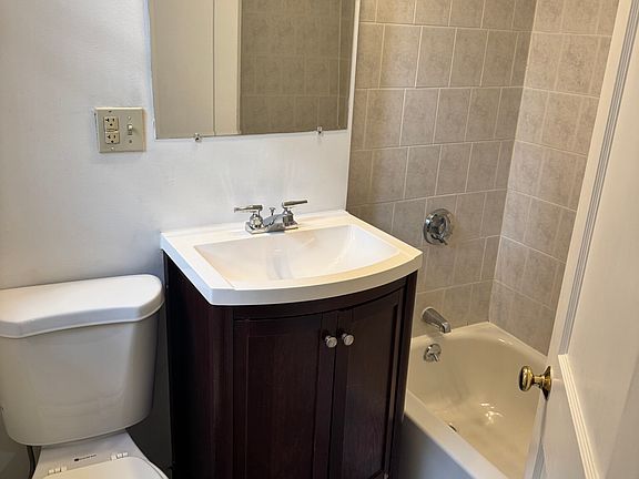 4th image of 38 Hemenway St APT 18