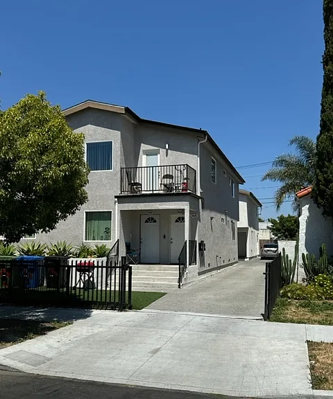 3428 S Norton Ave — Photo 1