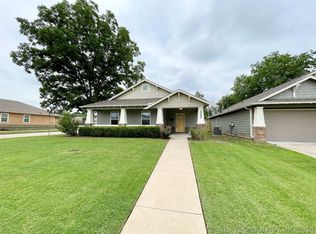 2546 E 5th Pl, Tulsa, OK 74104