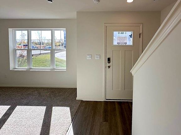 2nd image of 2233 Glacier St