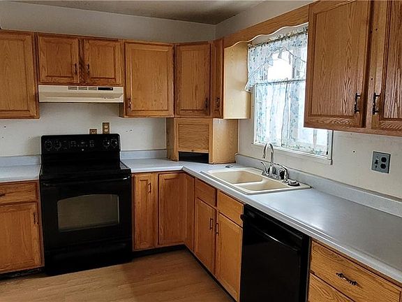 5th image of 8 Marianna Ct