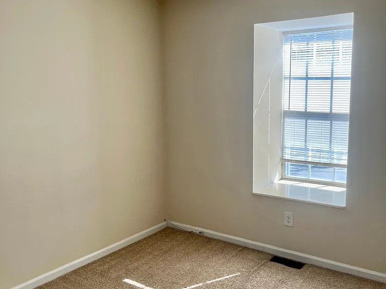 1213 Fairway Ter — Photo 11