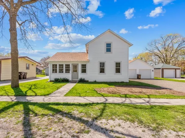 9705 Saint Albans St, Hebron, IL 60034