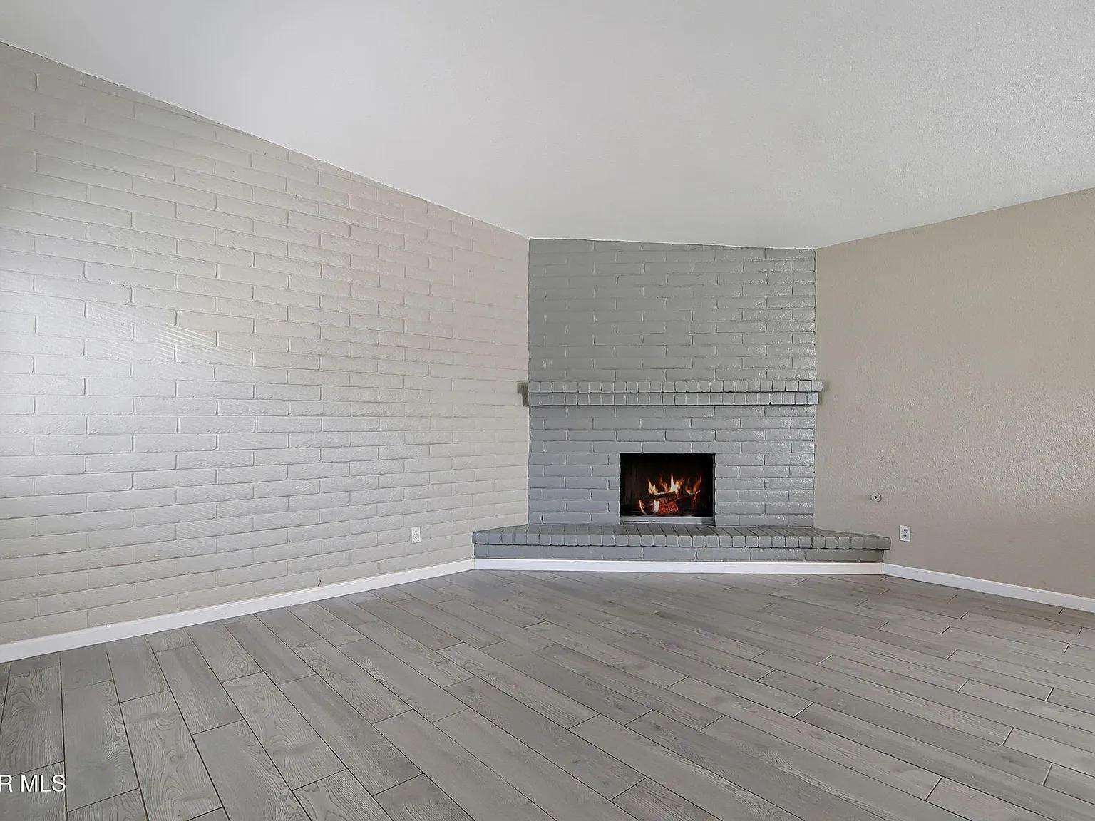 2 bed, 1.0 bath, 957 sqft, $1,350 — Photo 4