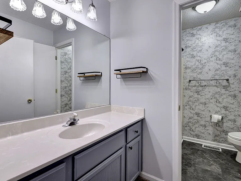 12928 Daybreak Cir — Photo 20