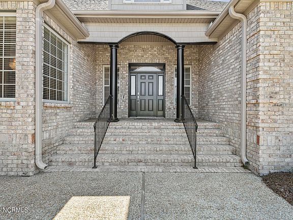 3rd image of 1070 Leesburg Drive