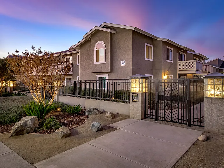 Greenbrier Apartments — Photo 3