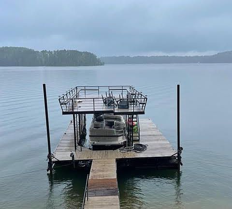 Deep water views with top deck for hanging out. Boat can be rented at minimal cost but we do not service or maintain boat and it must be fully insured.