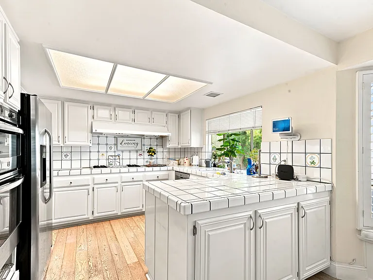 18721 Hatteras St #5 — Photo 12