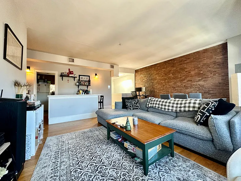 34 Gloucester St #4 — Photo 5