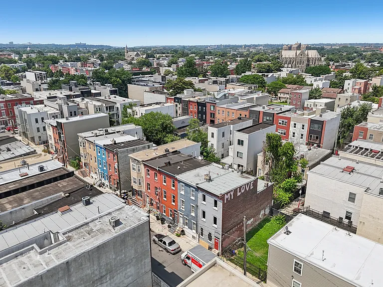 1713 Monument St — Photo 40