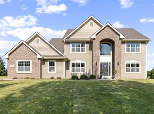 120 Kestrel Way, Hartland, WI 53029