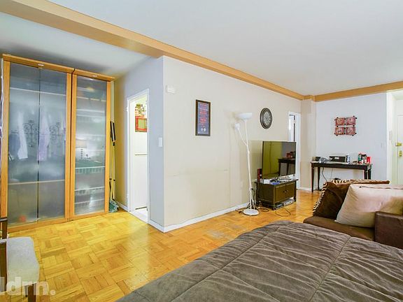 3rd image of 240 E 55th St