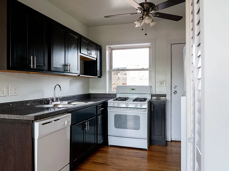 3840 W Lawrence Ave #305 — Photo 5