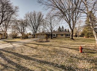 N69W13782 Manor Hills Ct, Menomonee Falls, WI 53051