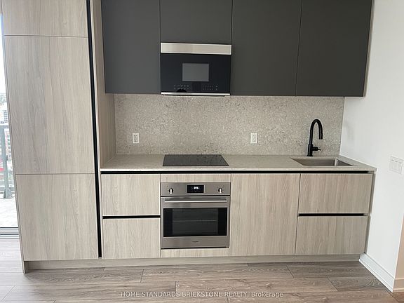 3rd image of 108 Peter St #2011
