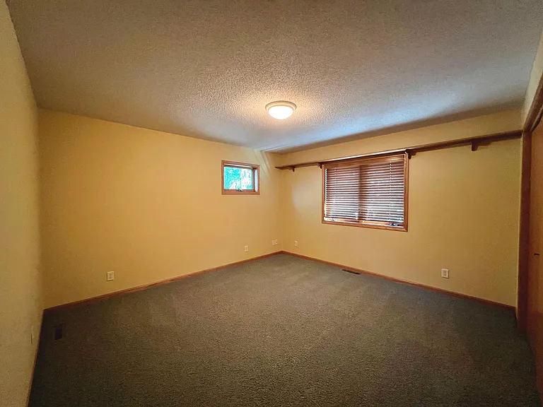 1701 Pheasant Run — Photo 16