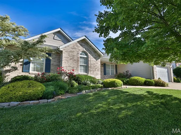 13 Annebriar Dr, Maryville, IL 62062