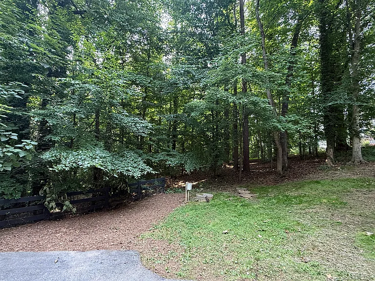 305 E Monacan Dr — Photo 16