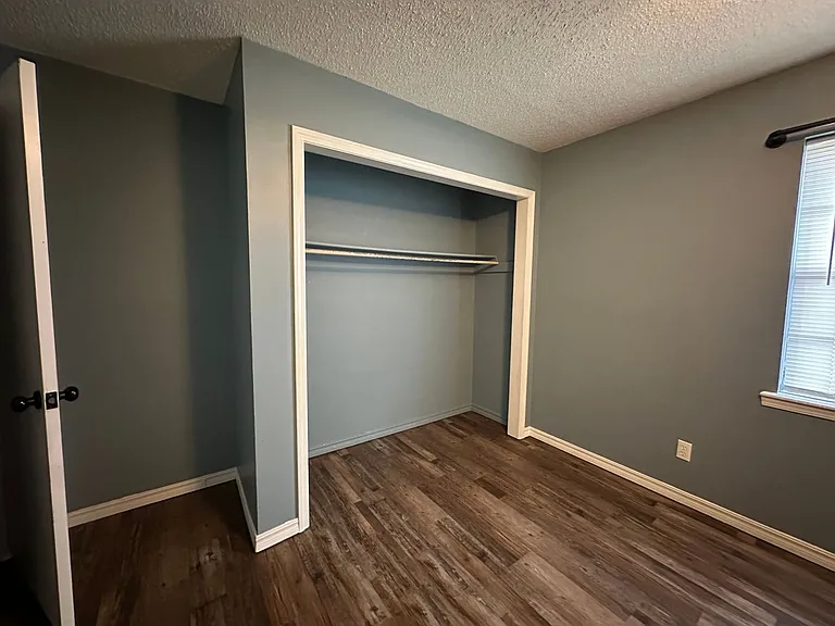 610 W 4th Pl — Photo 8