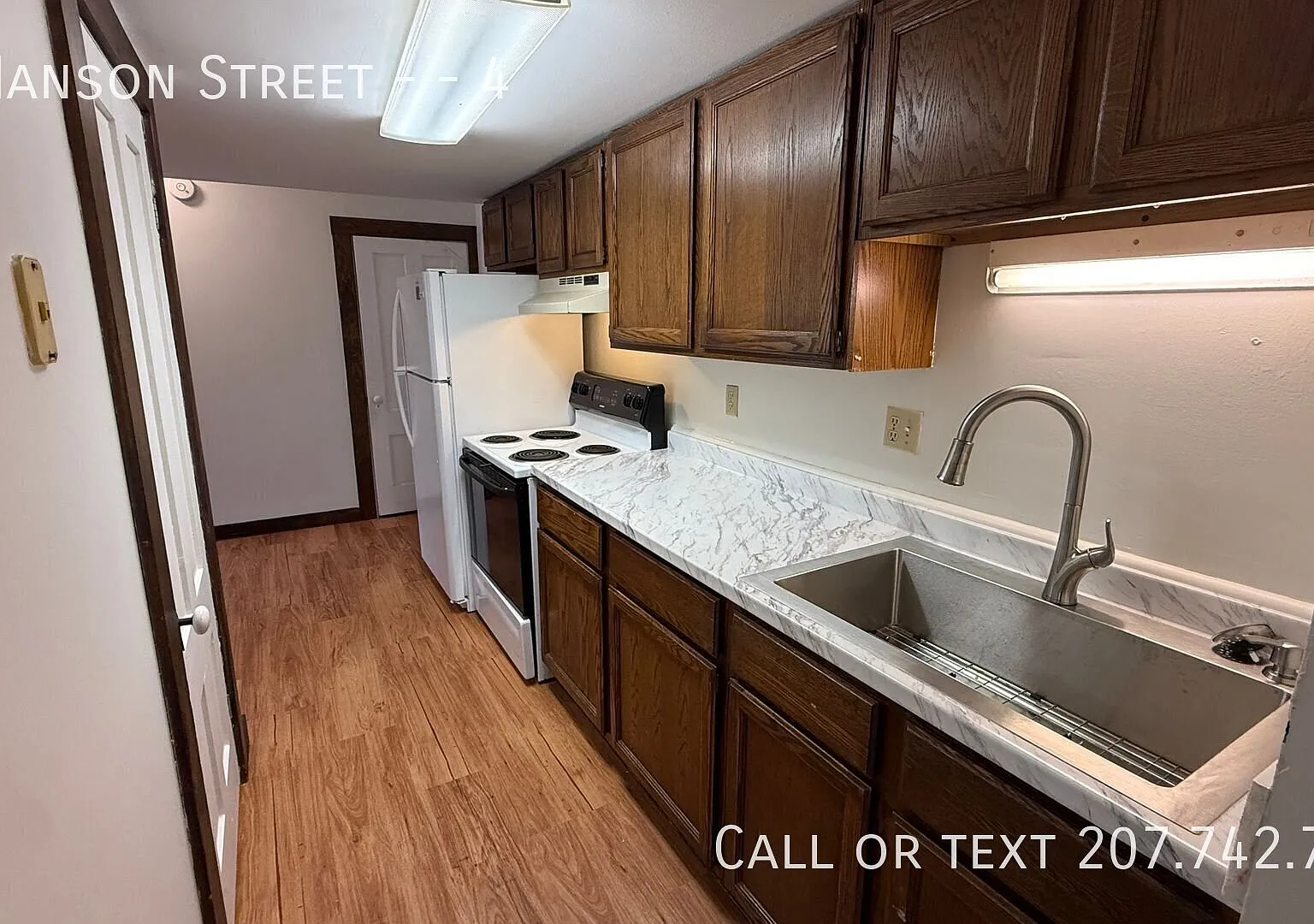Large 1 Bedroom 2nd Floor Apartment Close to Downtown...Heat Included! — Photo 2