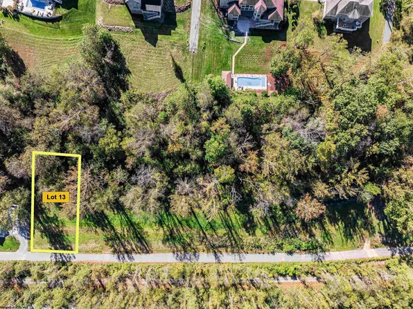 13 Trail Dr, Morgantown, WV 26508