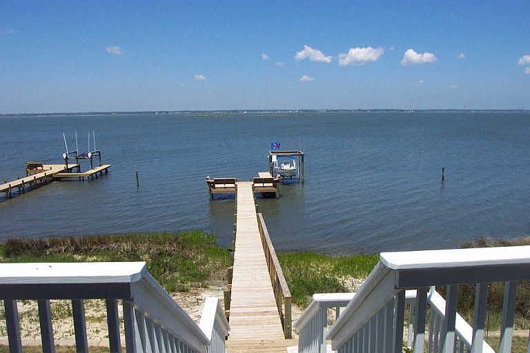 Soundfront with Pier, boat lift