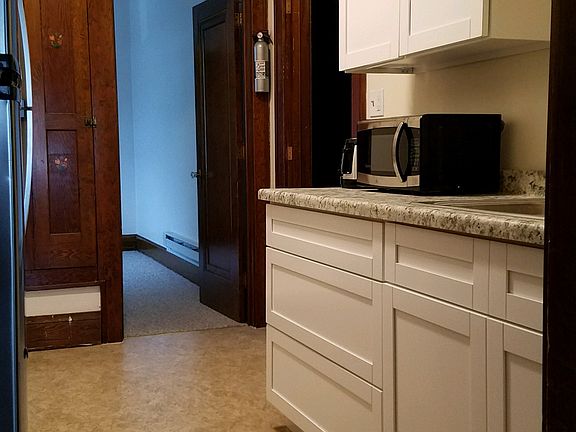 4th image of 405 Ashmun St #A