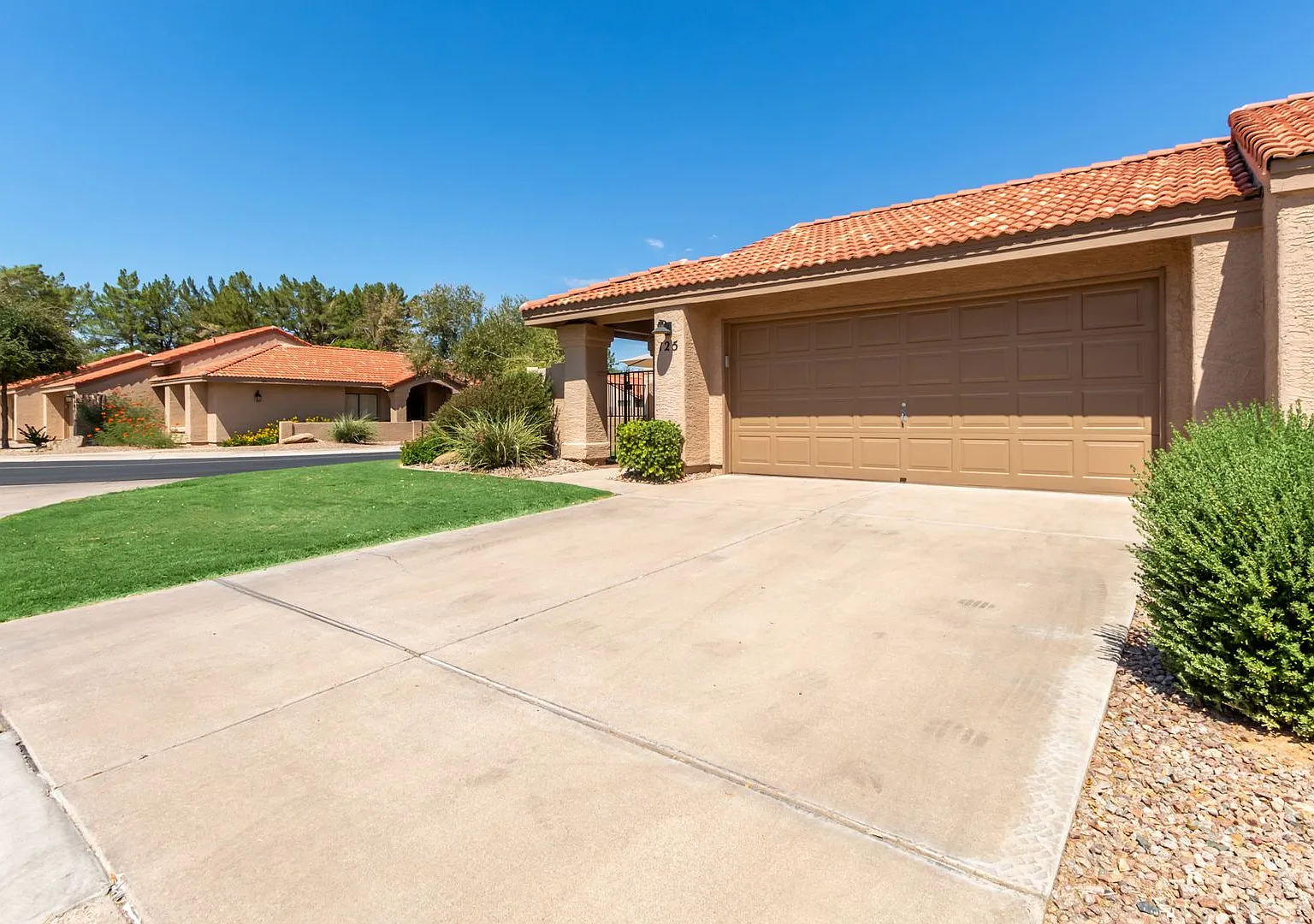 Mesa 2 Bed/ 2 Bath Fully Furnished Townhome — Photo 3