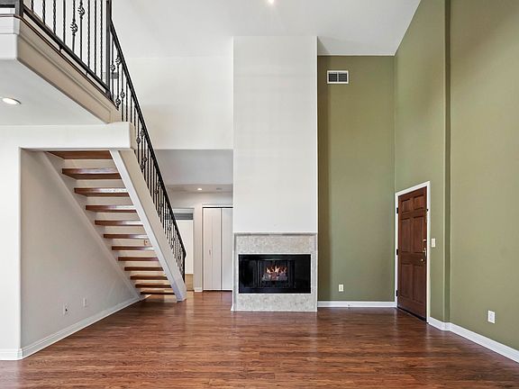4th image of 18433 Hatteras St Unit 407