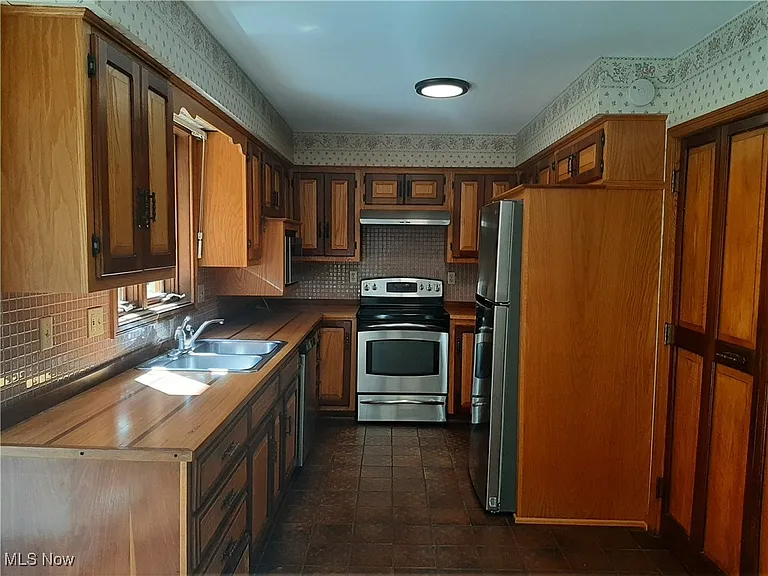 10613 Sherman Rd — Photo 17