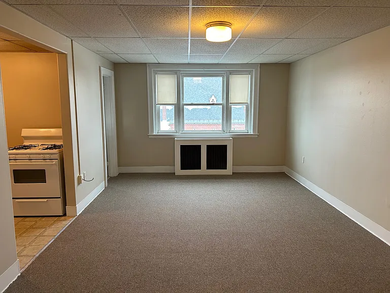184 Main Street — Photo 3