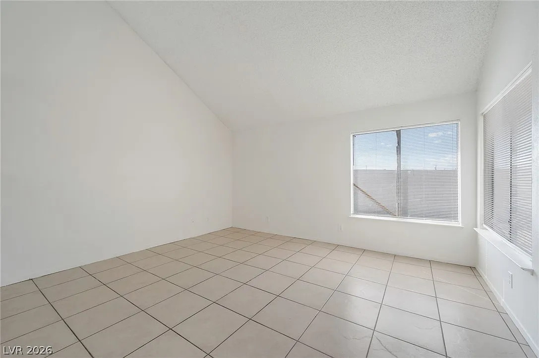 3 bed, 2.5 bath, 1457 sqft, $1,600 — Photo 4