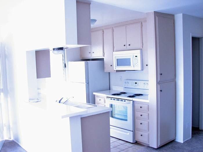 2nd image of 962 Loring St APT 1C