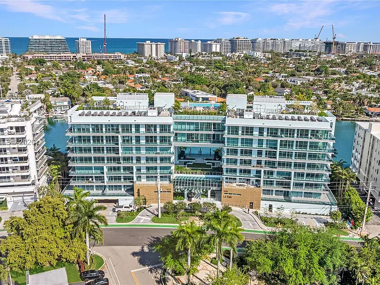 9221 E Bay Harbor Dr #511 — Photo 40