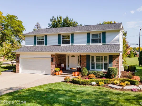 2464 Wexford Dr, Troy, MI 48084